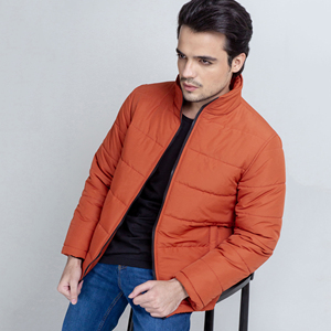 Manteau en duvet léger de haute qualité pour hommes, doudoune confortable à manches régulières pour l'hiver Streetwear avec logo sur le devant - Product Image 6
