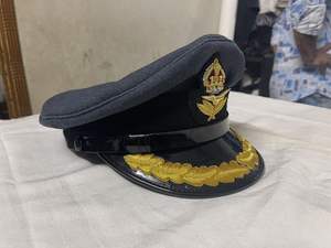 หมวกกันน็อคสีชาร์โคลพร้อมหมวกปักโลโก้กลางแจ้ง - Product Image 2