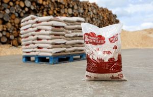 Granulés de bois de biomasse à haute chaleur et faible teneur en cendres (0,5 % de cendres), 4600 J par calorie, densité 1,1-1,4 kg/m³, renouvelables, fournis directement par l'usine - Product Image 5
