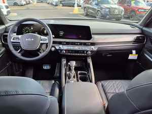 Blanco Usado 2024 SX-Prestige X-Line AWD Techo Panorámico Arranque Remoto Asientos de Cuero Volante a la Izquierda Oscuro R17 Automático - Product Image 2