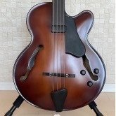 Basso Elettrico Archtop Cutaway Completamente Fatto a Mano - Product Image 1