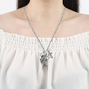 Collier de crémation d'urne de poisson en croix d'argent pour les cendres urne pour les cendres humaines dans la mémoire aimante de papa porte-médaillon de pêche taille personnalisée - Product Image 6