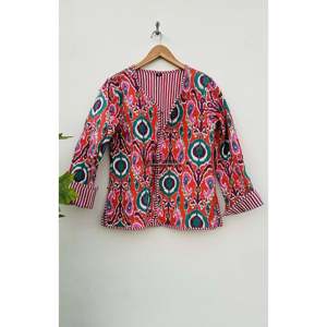 Manteau en coton matelassé bohème fait main, veste Kantha patchwork à capuche, col réversible, coupe courte personnalisée pour le printemps et l'automne pour femmes - Product Image 1