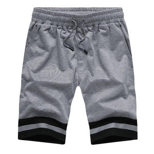 Conjunto de Camiseta y Pantalones Cortos Personalizados, Material Transpirable, Perfecto para Estilo Casual y Urbano - Product Image 5