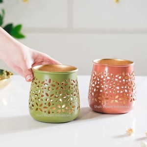 Juego de 3 velas de té de Metal de forma redonda de Color esmaltado diseño de grabado para Decoración de mesa de hogar y boda - Product Image 4