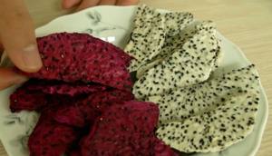 Fruta de dragón seca suave Vietnam Pitaya blanca y roja Bocadillo tropical masticable Naturalmente Dulce Saludable Vegano Sin gluten Etiqueta limpia - Product Image 5