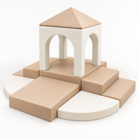 Ensemble de jeux modulaire de luxe beige avec tunnel d'escalade et piscine à balles pour location événementielle et centres d'activités pour enfants
