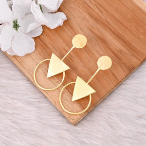 Pendientes de Botón Minimalistas de Latón Chapado en Oro al por Mayor, Diseño Étnico Etéreo para Bodas, Compromisos y Fiestas - Perfectos y a la Moda - Product Image 3