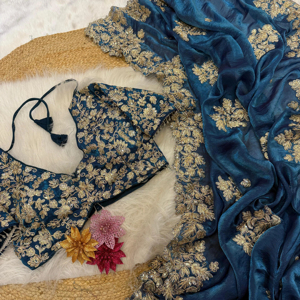 Sari Azul Cielo de Satén de Diseño Moderno para Mujer con Blusa Étnica, Cómodo y Elegante para Bodas, Fiestas de Bollywood - Product Image 3