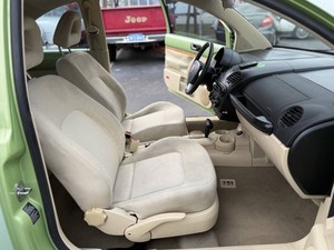 VOLKSWAGEN NEW BEETLE GL 2DR COUPE AUTOMATIQUE 2002 EN PARFAIT ÉTAT - Product Image 5