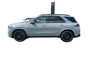 Berline de luxe d'occasion 2024 |   Moteur V8 Turbo |   Automatique à 9 vitesses |   Voiture haut de gamme 4x4 avec intérieur en cuir foncé - Product Image 3