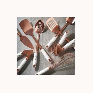 Juego de cubiertos de acero inoxidable al por mayor más vendidos, oro rosa pulido, mango colgante blanco grueso, accesorio de cocina hecho a mano - Product Image 1