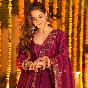 Vestido Anarkali Tradicional Color Vino para Mujer, con Bordado Intenso, Largo hasta el Suelo, para Bodas, Fiestas y Eventos Festivos - Product Image 1