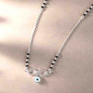 Compre un Mangalsutra de Plata Pura con Baño de Oro, Cadena de Perlas y Diamantes, Estilo Étnico Religioso, Regalo Perfecto para su Esposa - Product Image 2
