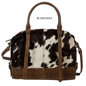 Sac polochon en cuir de vachette cheveux noirs et blancs sur sac de voyage en cuir Weekender Western Overnight Bag - Product Image 4