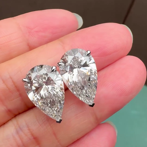 Boucles d'oreilles clous en diamant de laboratoire certifié IGI, 10,00 carats au total, taille poire, couleur D-E-F, clarté VVS-VS - Product Image 1