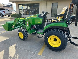 Tracteur agricole John Deere 300E 4x4 avec chargeur frontal, vert, 30 CV, tracteur multifonctionnel à roues - Product Image 2