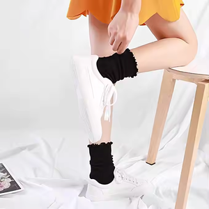 Vente en gros de chaussettes à volants pour femmes, chaussettes décontractées à la cheville, respirantes et fraîches, tricotées, en coton, laitue, chaussettes à froufrous - Product Image 5