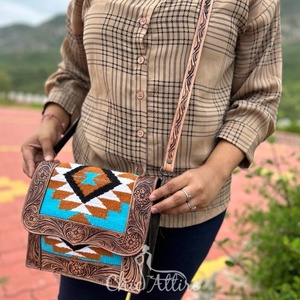 กระเป๋าหนังสไตล์ตะวันตกแอซเท็กทรงเครื่องมือกระเป๋าวินเทจสีน้ำตาลเครื่องมือกระเป๋าสะพายข้างกระเป๋าถือหนังบุนวมแอซเท็กไม่เหมือนใคร - Product Image 1