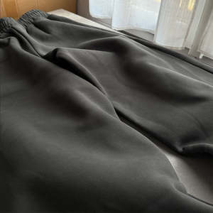 กางเกงวอร์มผู้ชายไซส์ใหญ่ ผ้าขนสัตว์หนานุ่ม 600 แกรม แห้งเร็ว สำหรับฤดูหนาว พร้อมพู่ห้อยและขอบเอวยางยืด - Product Image 4