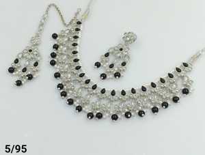 ชุดเครื่องประดับสร้อยคอประดับมุก & kundan ประดับด้วยเม็ดสีเงินชุดเครื่องประดับสำหรับผู้หญิงดีไซน์ดอกไม้ใหม่ - Product Image 2