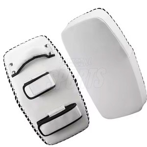 Almohadillas tailandesas duraderas para Muay Thai Kickboxing y entrenamiento de artes marciales con asas de agarre cómodas - Product Image 5