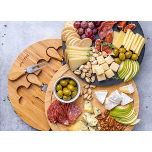Tabla de Charcutería Redonda de Bambú Ecológica sin Astillas con Juego de Cuchillos Giratorios y Pizarra Extraíble para Cortar Queso y Bloques de Corte - Product Image 5