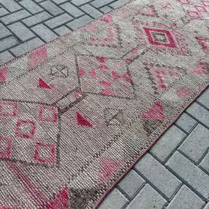 Alfombra Turca de 2.8x12.3 pies, Alfombra Vintage, Alfombra de Lana con Puntos Rosa Gris - Product Image 2