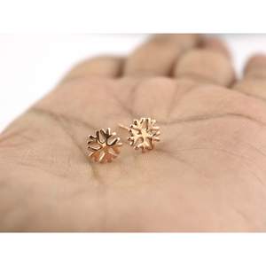 14K ต่างหูเม็ดกลมเกล็ดหิมะสีทองอินเทรนด์โรสไวท์เหลืองชุบทอง18K สำหรับของขวัญที่ได้รับการรับรองจากการหมั้น - Product Image 3