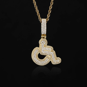 จี้ฮิปฮอปผู้ชายแบบชุบทองประดับเพชร CZ ระยิบระยับพร้อมโลโก้สั่งทำพิเศษ - Product Image 1