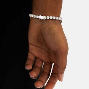 Cadena de joyería fina de Hip Hop, pulsera de cadena de tenis de trébol azul para mujer, pulsera de tenis de plata 925 chapada en oro blanco de 12mm y 14K - Product Image 1