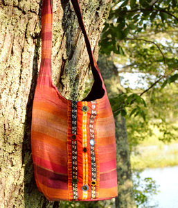 Bolso de Hombro Creativo con Bordado Rajasthani y Trabajo de Espejo - Product Image 4