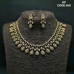 Ensemble de collier élégant en diamant américain Bijoux de fête scintillants avec boucles d'oreilles pour événements formels, réceptions et cadeaux - Product Image 5