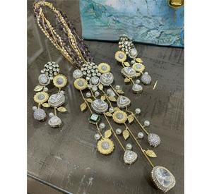 ชุดสร้อยคอพร้อมต่างหูโมอิสซาไนต์ชุบทองคุณภาพพรีเมียม ดีไซน์คลาสสิก เหมาะสำหรับงานแต่งงาน งานหมั้น และโอกาสพิเศษอื่นๆ - Product Image 1