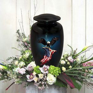 Urna de cremación de aluminio grabada personalizada hecha a mano, acabado elegante con tapa segura, alta demanda para cenizas humanas conmemorativas - Product Image 4