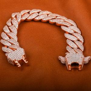 สร้อยข้อมือฮิปฮอปเงินแท้ 925 ชุบทองคำขาวประดับเพชรโมอิสซาไนต์ VVS สไตล์คิวบา สำหรับผู้ชาย ดีไซน์หรูหรา สร้อยข้อมือสั่งทำพิเศษ - Product Image 3