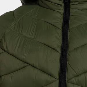 Vente en gros 2022 Doudoune à capuche en satin personnalisé Hiver imperméable unisexe avec décoration en fourrure et impression de logo - Product Image 6