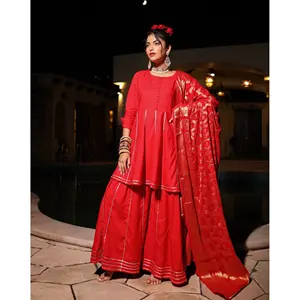 Conjunto de Traje Rojo Gotta para Mujer Aarna - Product Image 4