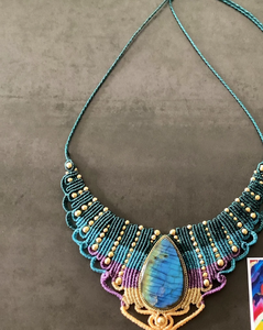 Collier tendance en macramé, cadeau fête des Mères, pendentif artisanal en pierres précieuses, collier ras du cou en labradorite, collier de perles de pierre de lune - Product Image 2