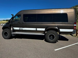 Mercedes-Benz Sprinter 3500 4x4 Nueva, Impecable, Camioneta de Alto Rendimiento, SUV con Características de Confort y Seguridad - Product Image 2