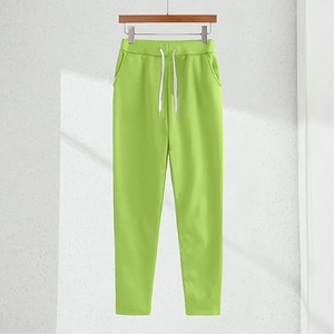Survêtement à capuche pour femme Taille et couleur personnalisées Survêtements solides et légers pour femme avec logo et couleur personnalisés - Product Image 6