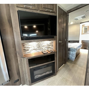 Camping-car à moteur à gaz de classe A E-n-t-e-g-r-a Coach E-m-b-l-e-m 36U d'occasion 2020 - Product Image 6