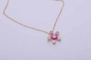 Collier pendentif fleur en or 18 carats multicolore Avina Jewels, émail rose, centre diamant, finition rhodiée |   Bijoux pour enfants | - Product Image 3