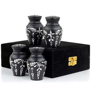 Urna de recuerdo de aluminio de diseño único para mostrar las cenizas de forma segura en casa o en un entorno de servicio conmemorativo - Product Image 1