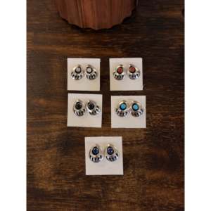 Boucles d'oreilles clous tendance Navajo vintage religieuses, faites à la main en argent sterling avec zircon serti clos, légères, cadeau pour femme - Product Image 1
