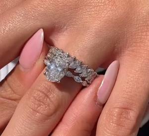 Anillo de Compromiso de Moissanita con Corte Ovalado, Conjunto de Anillos de Boda para Ella, Anillo de Promesa, Regalo de Boda, Elegante Anillo de Matrimonio - Product Image 3