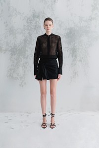 Blusas y Camisas Elegantes para Mujer, Blanco y Negro, Blusa ALIDA de Manga Larga, Tela de Cupro de Calidad, Etiquetas Personalizadas, WHITE ANT Vietnam - Product Image 2