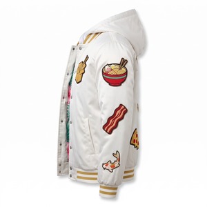 Blouson Bomber en Satin à Capuche pour Homme Blanc et Or avec Patch Chenille Sushi Roll, Doublure Sublimée, Logo Personnalisé OEM - Product Image 4