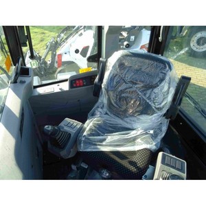 Chargeuse compacte sur pneus Hidromek de type excavatrice, couleur noire, équipement de construction - Product Image 2