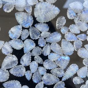 10mm 16mm Natural azul Arco Iris piedra lunar tallada forma de hoja piedras sueltas raras tallas semipreciosas hoja tamaño libre único AAA - Product Image 2